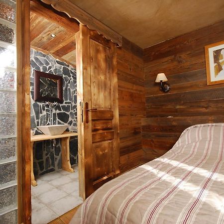 Arc En Ciel Hotel Chatel Room photo