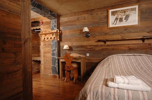 Arc En Ciel Hotel Chatel Room photo