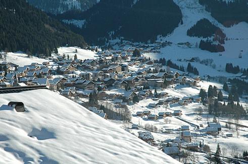 Arc En Ciel Hotel Chatel Exterior photo