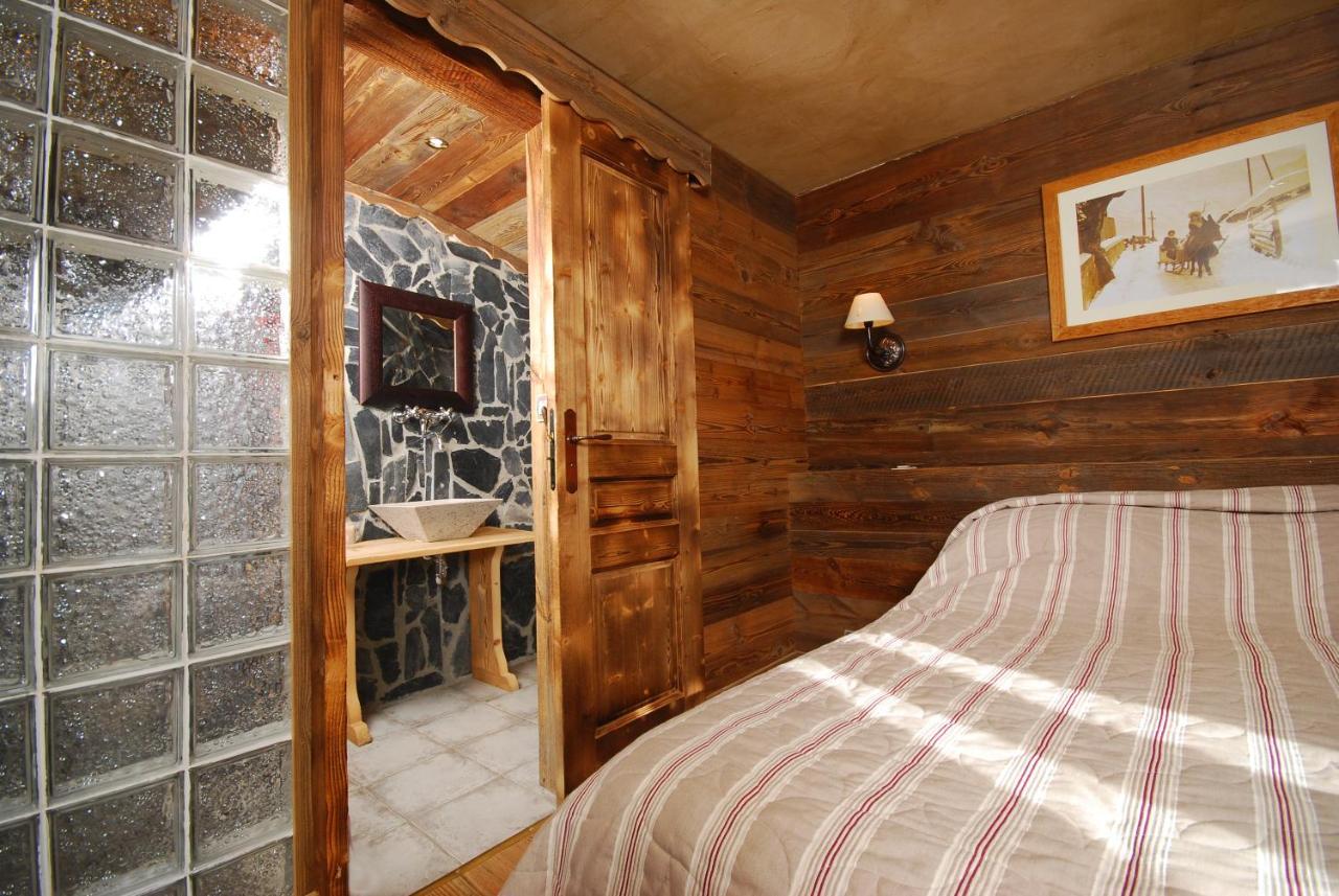 Arc En Ciel Hotel Chatel Room photo